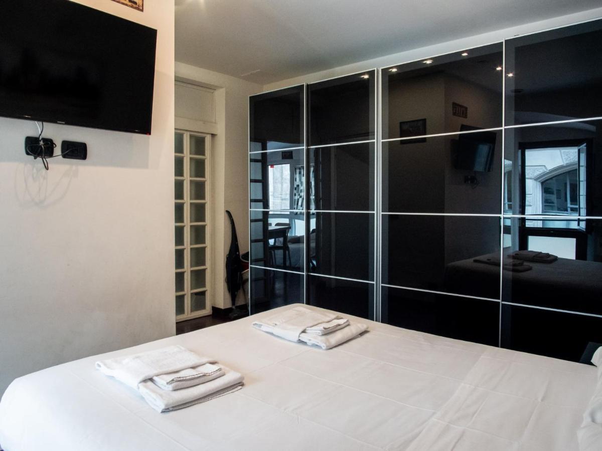 The Best Rent - Modern Duomo Apartment Мілан Екстер'єр фото