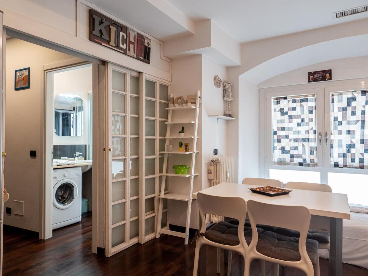 The Best Rent - Modern Duomo Apartment Мілан Екстер'єр фото