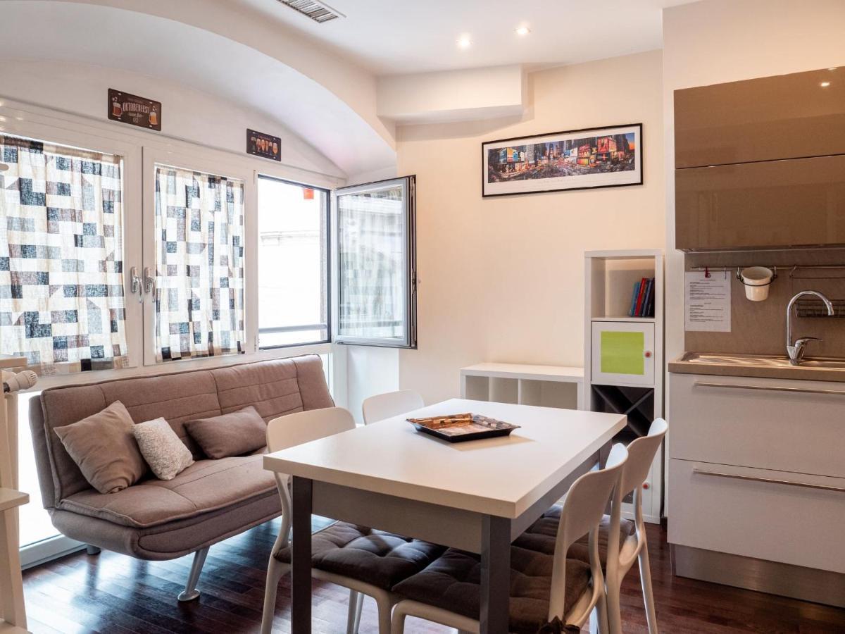 The Best Rent - Modern Duomo Apartment Мілан Екстер'єр фото